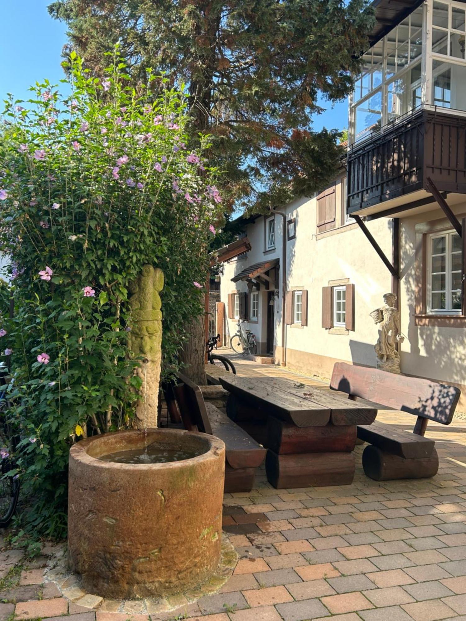 Exklusives Haus, Ruhig Gelegen Im Innenhof, Zentral, Lichtdurchflutet, カールスルーエ エクステリア 写真
